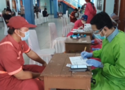 Kejar Target, Pekerja Pelabuhan Bakauheni Divaksin