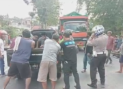 ‘Adu Banteng’ Dua Motor Ringsek