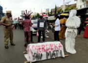 Keranda Mayat Gegerkan Pasar