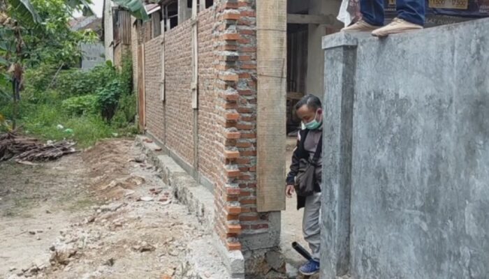 Akses Warga Ditembok,  Jalan Tutup Wajib Beli Rp 29 Juta