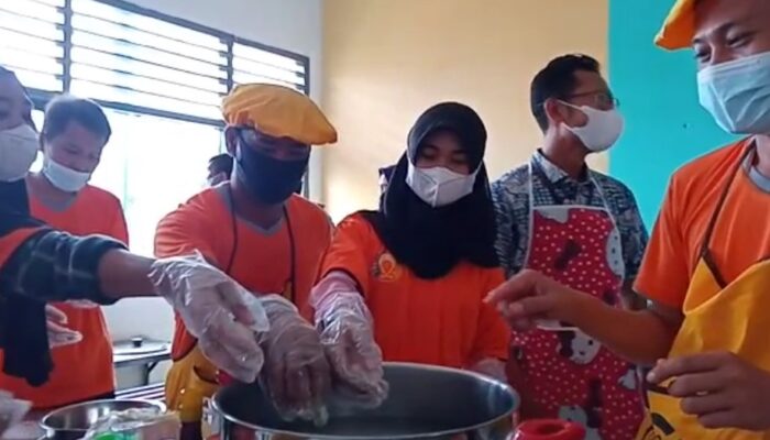 Napi Olah Ikan Jadi Bakso dan Nugget