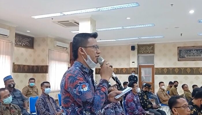 Tuntut Hak, Kades Geruduk Kantor Bupati