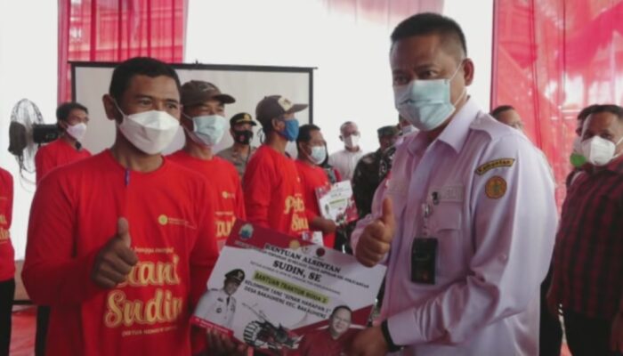 Gelar Bimtek, Ketua Komisi Iv Bagikan Alsintan Untuk Petani Lamsel