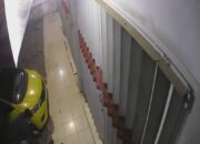 Pencuri Spion Terekam CCTV