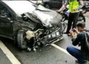 Kabur Usai Tabrak Pemotor, Suzuki SX4 Hantam 3 Mobil