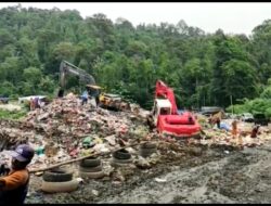 Pekerja TPA Bakung Mogok, Truk Sampah Antre Panjang