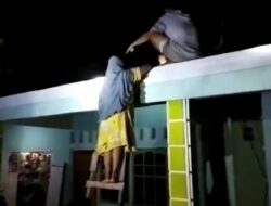 Tangan Terborgol, Bandar Narkoba Kabur ke Atap Rumah