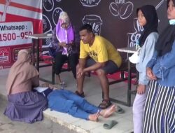 Kasihan, Remaja Ini Pingsan Saat Antre Minyak Goreng Murah