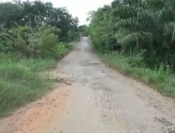 Jalan Menuju Pusat Kota Ambles, Warga Ekstra Waspada Saat Melintas