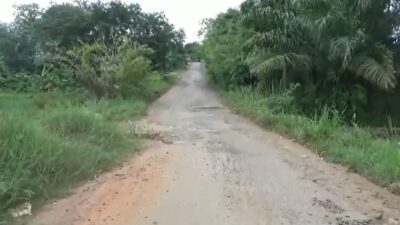 Jalan Menuju Pusat Kota Ambles, Warga Ekstra Waspada Saat Melintas