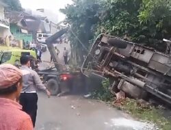 Tiga Santri Luka, Sopir Tersiram Air Radiator