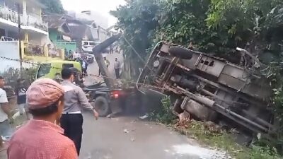 Tiga Santri Luka, Sopir Tersiram Air Radiator