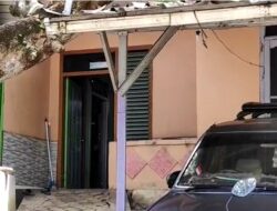 Amankan 4 Terduga Radikal, Densus 88 Sita Setumpuk Buku di Panjang