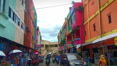 Ruko di Cat Warna-warni, Pembeli Tidak Kunjung Datang