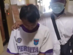 Cemari Siswi Diruang Kelas Sambil Direkam