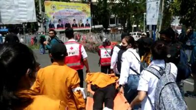 Sejumlah Mahasiswa Demo di DPRD Pingsan, Orasi Beberapa Kali Dihentikan