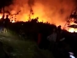 Lahan Kosong Kebakaran, 8 Unit Mobil Pemadam Dikerahkan