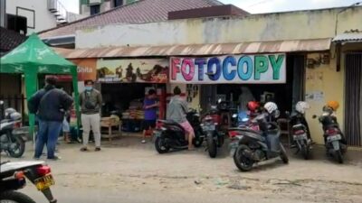 Rapihkan Berkas Fotocopy, Honda Beat Tinggal Helm