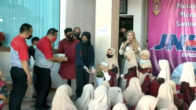 Radar TV dan JNE Lampung Berbagi