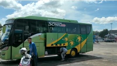AKAP Terjebak Macet, Penumpang AKDP Mendominasi di Rajabasa