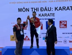 Sumbang Emas Karateka Ari Saputra Harumkan Lampung