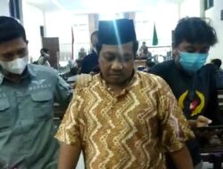 Dituntut Jaksa 15 Bulan Penjara, Mantan Kades Menangis