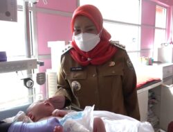 Bayi Malang Dalam Kardus Jalani Perawatan