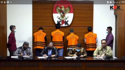 Rektor,  2 Pejabat Unila dan 1 Swasta Resmi Kenakan Rompi Oranye