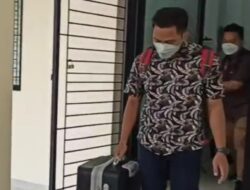 KPK Bawa 8 Koper Dari Ruang Rektor dan Fakultas