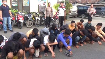 Anak Ditangkap, Orang Tua Pelajar Nangis Menyesal