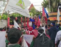 Tolak BBM Naik, Alihkan Dana PSN