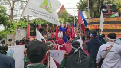 Tolak BBM Naik, Alihkan Dana PSN