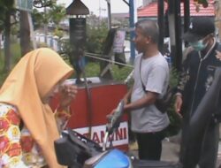 Ogah Antre di SPBU, Warga Pilih BBM Eceran