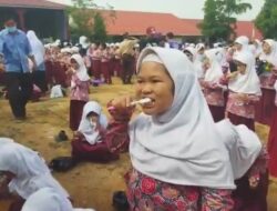 Ratusan Siswa SD Gosok Gigi Serentak
