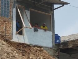 Tanah Terkikis Air, 3 Rumah di Kemiling Ambles