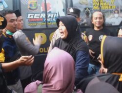Isteri Korban Tegar Tenangkan Dua Putri