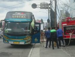 Usai Liburan di Pantai Bus Rombongan PT KAI Terbakar