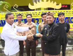 SMAN 2 Padang Cermin Terima Piala Winner MYCL