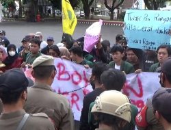 Tower Membahayakan, Warga Demo Pemkot Bandarlampung