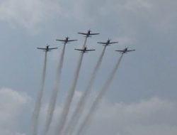 Manuver di Langit Lampung, 7 Pesawat JAT TNI AU Memukau Warga