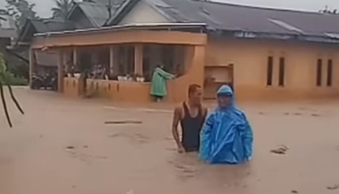 Dikepung Banjir, Warga Semaka Tak Laksanakan Salat Idul Adha