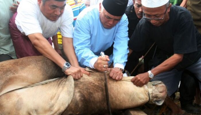 Teliti Pilih Jagal Kurban : Haram Sembelihan Orang yang Tak Salat