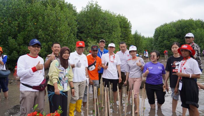 Tanam Mangrove Dan Operasi Bersih Pantai, Ini Keseruan Peserta Jumbara Asal Luar Negeri