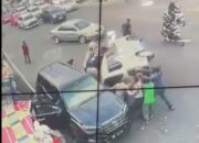 Lakalantas Angkot : Untung Masih Selamat Tidak Ada Korban Jiwa