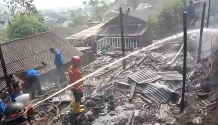 Dua Rumah di Durian Payung Ludes, Ayah dan Anak Alami Luka Bakar