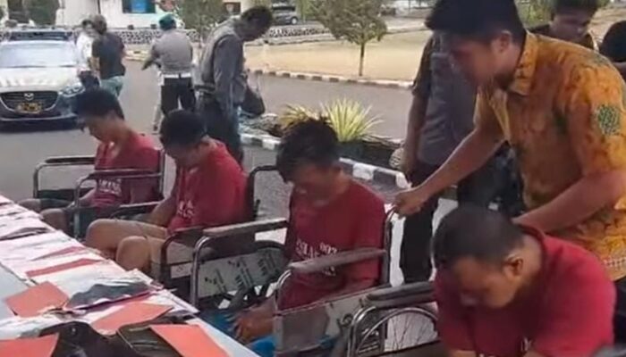 4 Pemuda Berangkat Bawa Ekskavator, Pulang Naik Kursi Roda