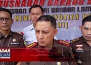 BANDAR LAMPUNG : Kejari Musnakan Barang Bukti Ada Narkoba, Ponsel Hingga Senjata Api