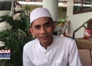 BANDAR LAMPUNG : Kinerja Petugas Dinas Damkarmat Evakuasi Ular Dari Dalam Mobil Warga