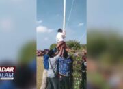 LAMPUNG SELATAN : HUT KE-80 KEMERDEKAAN RI Siswa SD Panjat Tiang Bendera Ambil Tali Bendera Terlepas