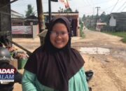 BANDAR LAMPUNG : Tagih Janji Pemerintah Warga Keluhkan Jalan Rusak Berlobang